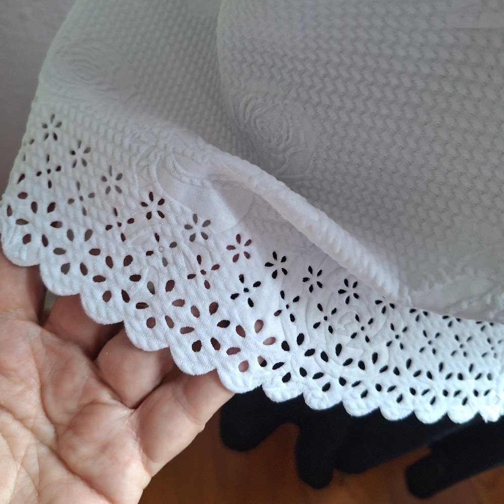 Chances R white PL Eyelet top - Picture 6 of 12